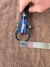 Load image into Gallery viewer, Fish Gripper